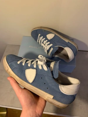 Philippe model - Tja!                                                                                             Dags att sälja mina Philippe modells då jag har tröttnat på dom. Dom är väl omhändertagna och har inga defekter. Enda som syns är lite smuts här och där men det går enkelt bort. Tveka inte med att höra av er!