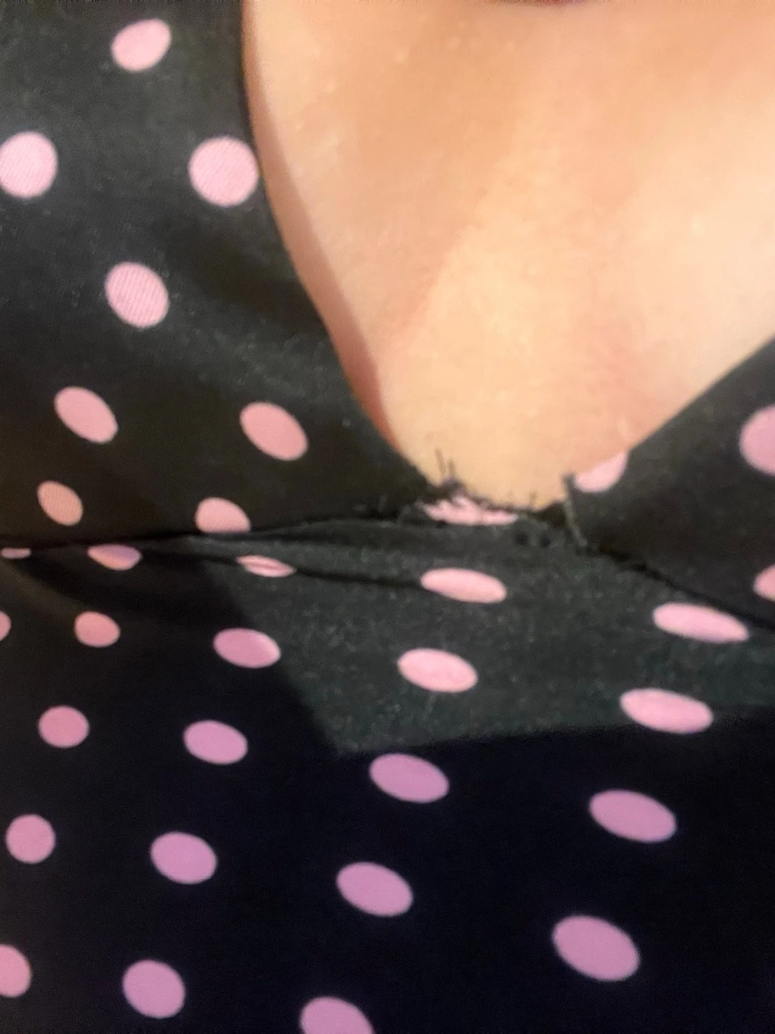 Svart prickig kort klänning - 4