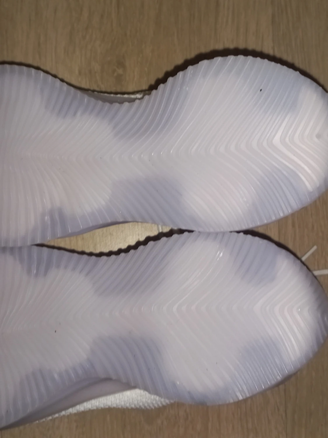 Helt nya vita sneakers stl 39 med superbekväm anti-halk sula och andningsbart material - 3