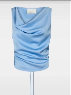 Neo noir topp - Blå fin neo noir topp, går att spänna åt i ryggen eller göra lösare. Använd 2 gånger 