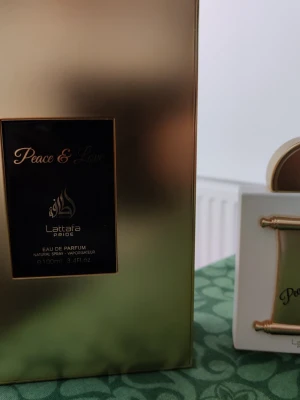 Lattafa Peace and Love  - Lattafa Peace and Love, 100ml från början, ca 80-85ml kvar. 