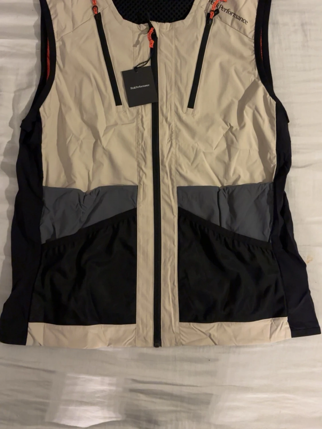 Peak Performance beige och svart väst