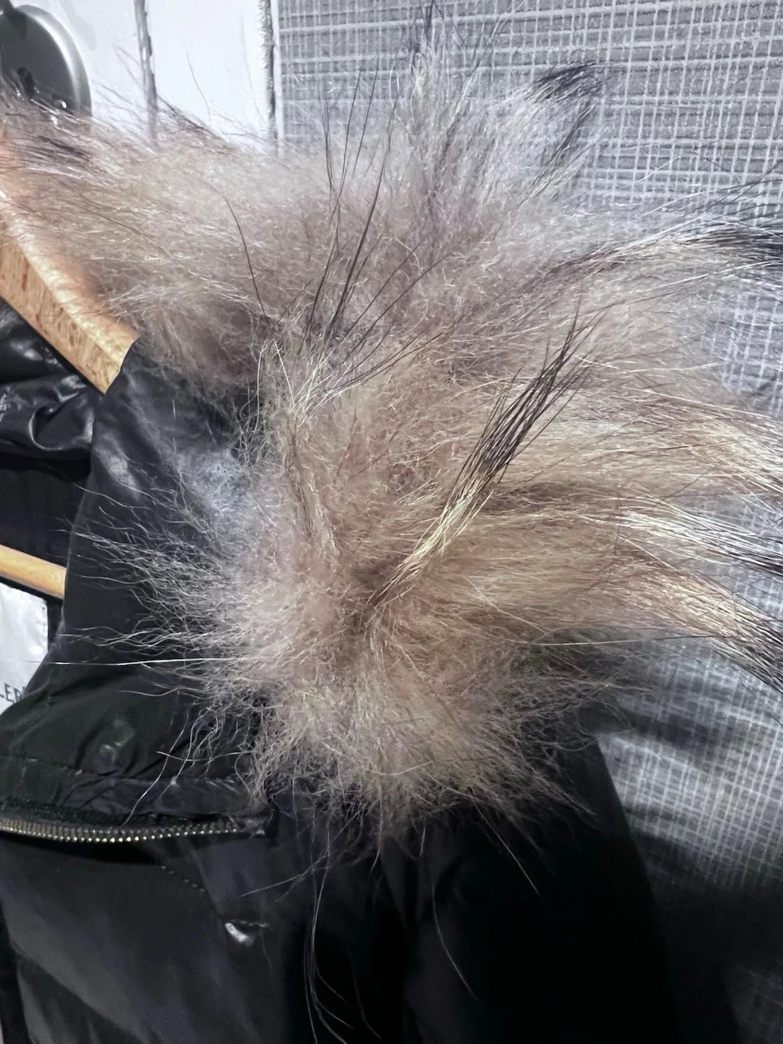 Svart Moncler pufferjacka med päls - 3