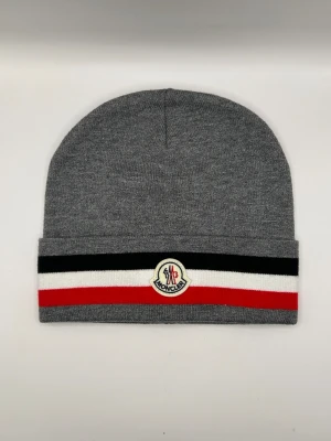 Moncler Mössa - Helt ny aldrig använd. Storlek One Size. Snabb frakt.