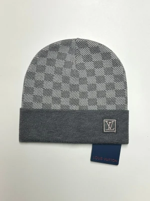 Lv Mössa - Helt ny aldrig använd. Storlek One Size. Snabb frakt.