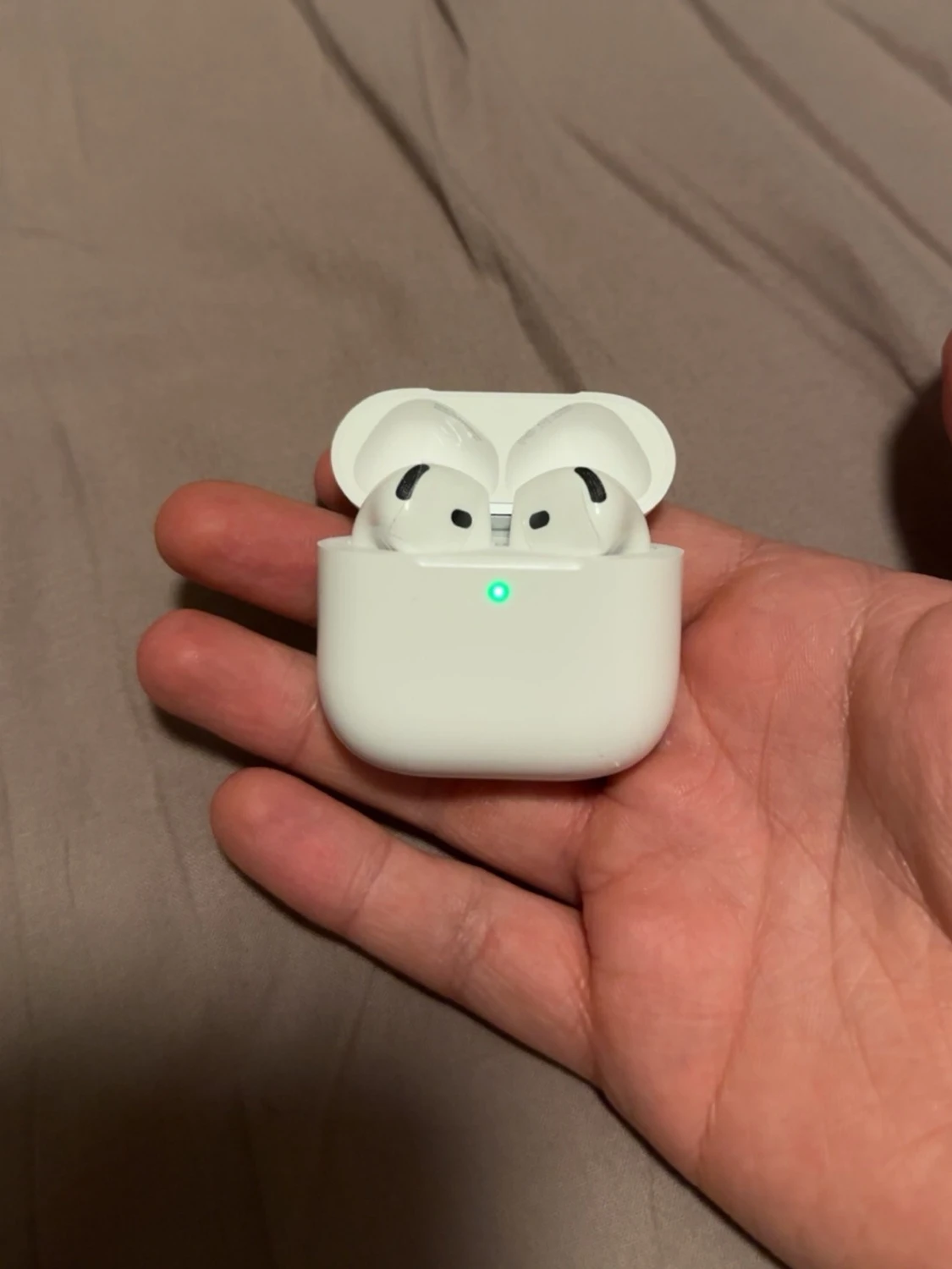 AirPods 4 
