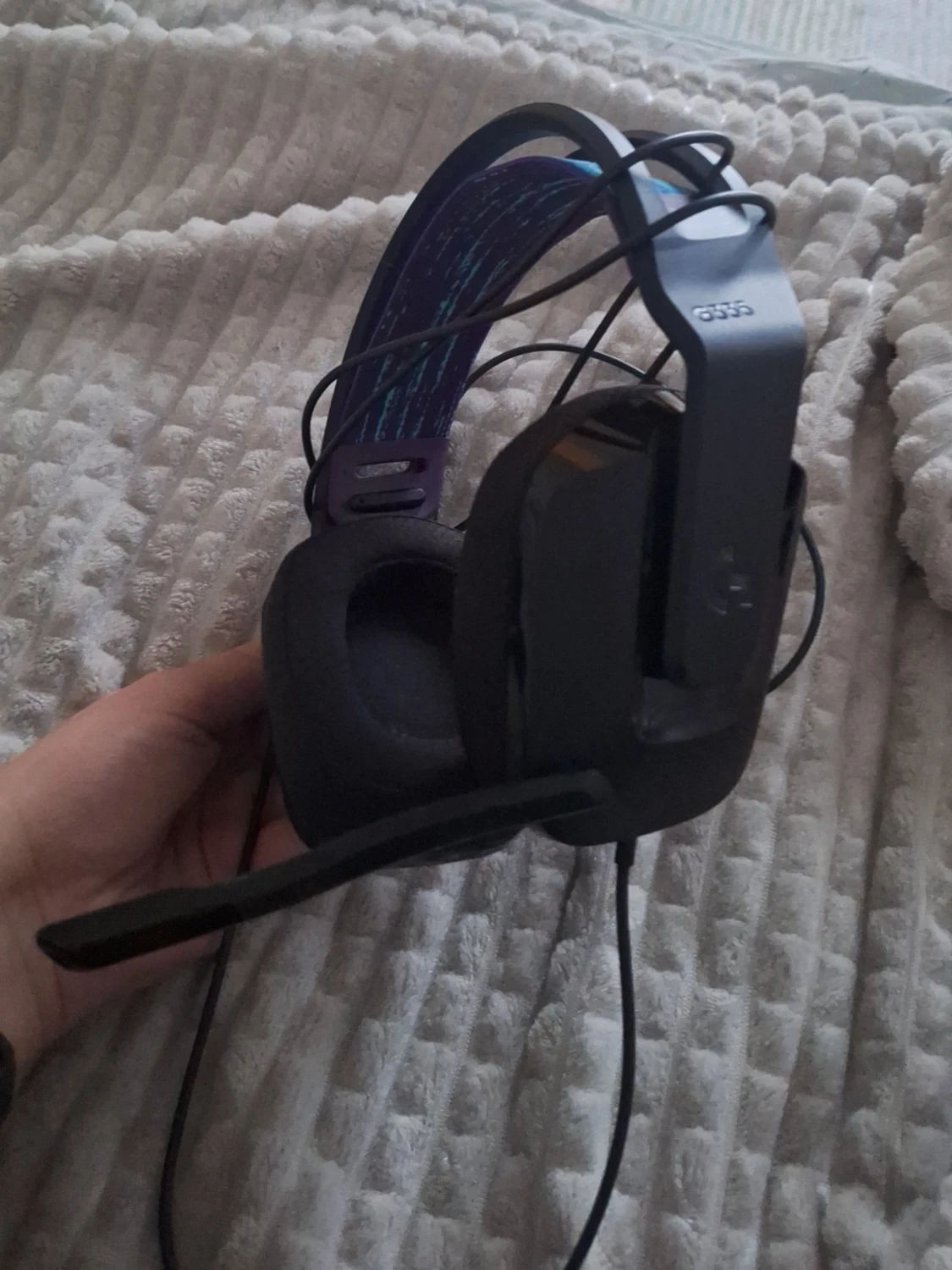 Logitech G335 Gaming Headset - 1