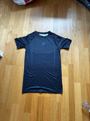 Gymshark Compression shirt - Säljer nu en fet GymShark Compression shirt. Kan gå ner i pris vid snabb affär