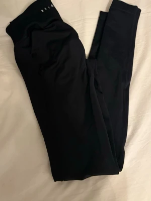Tränings tights  - Modellen liknar dfynes impact kollektion 