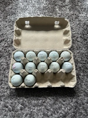 12st PRO v1/PRO v1x - 8st pro v1 och 4 st pro v1x golf bollar. De är använda men i bra skick. 
