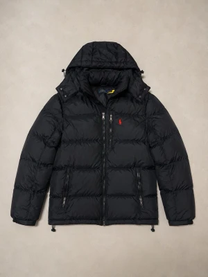 Svart dunjacka med huva från Polo Ralph Lauren - Tja! Säljer en fet Polo Ralph Lauren dun jacka för ett skit bra pris!                                                                             Storleken på den är Small, det finns inga skador eller hål på den.                                                                                 Den är i helt nytt skick, bara testad.                         Priset kan så klart diskuteras och jag skickar inom 24 Tim 💨😊