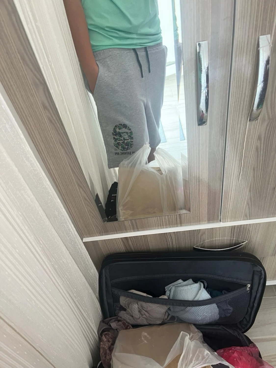 Grå shorts med camo-tryck från BAPE - 3