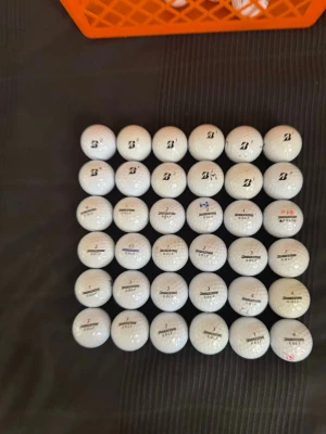 Bridgestone vita golfbollar - Säljer 36st Bridgestone golfbollar, tvättad och kontrollerad i mycket bra skick!