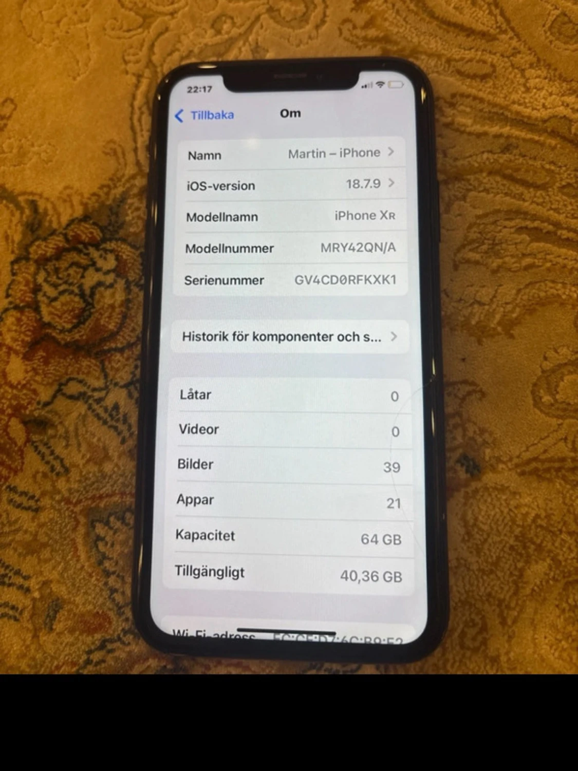 iPhone XR  - 2