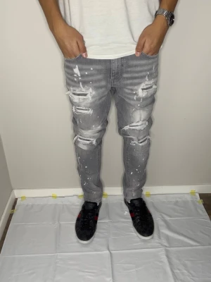 Supply & demand jeans  - Säljer ett par supply & demand jeans i nytt skick. Storlek 28. Hör av dig vid funderingar 🙌🌟
