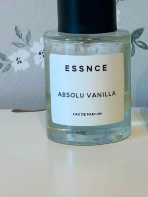 ESSNCE Absolu Vanilla parfym - Sprayen är lite konstig men den går att använda ändå 