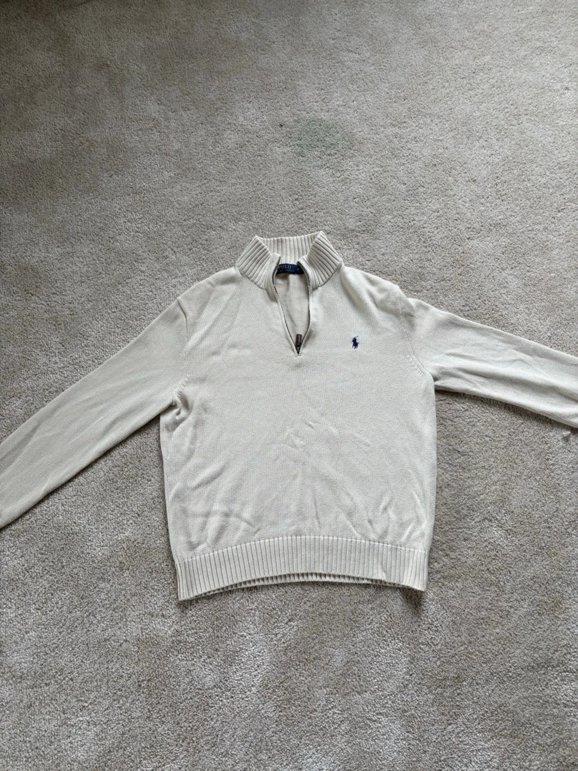 Beige stickad tröja med dragkedja