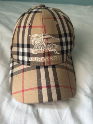 Burberry keps - Ganska ny prisen kan diskuteras