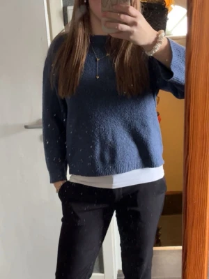 Stickad mörkblå från lager  - Stickad tröja från lager157. I storlek xs men sitter som en S. Mörkblå och använde en del men i bra skick. Kom gärna med prisförslag!💗