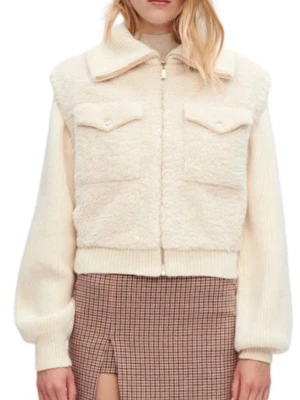 Fluffig Maje jacka  - Jättefin Maje jacka, perfekt till hösten. Mycket fint skick och sparsamt använd, köptes i butik för 5900. Är som en m i storleken 💖