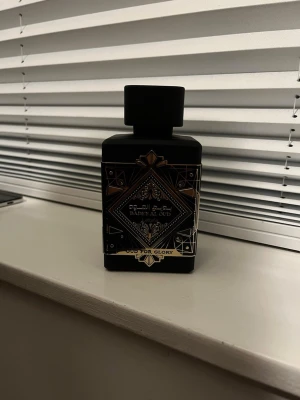 Bade'e Al Oud Oud For Glory parfym - Bade'e Al Oud Oud For Glory från Lattafa. Oanvänd 