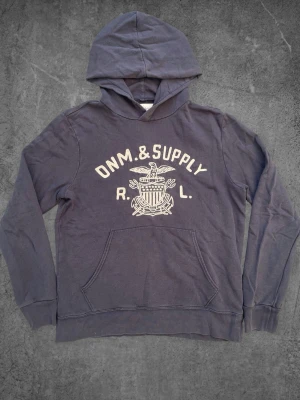 Vintage Denim & Supply Hoodie - Blå - Vintage Denim & Supply Ralph Lauren Hoodie - Blå  Storlek: M Skick: Bra Hör gärna av dig om du har några frågor, vill ha mått eller fler bilder!