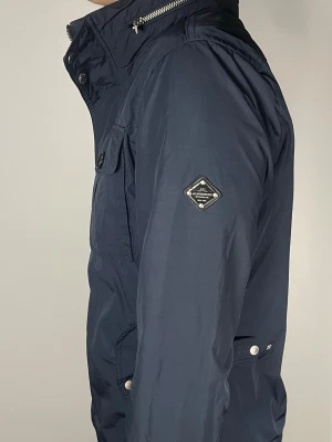 J.Lindeberg field jacket - 👕 Plagg: field jacket                                                          📏 Storlek: L                                                             🏷️ Märke/Modell: J.Lindeberg                                                ✨ Skick: Fint skick                                                        💬 Vid frågor är det bara att skriva!                                                                                          🛍️ Gramenti