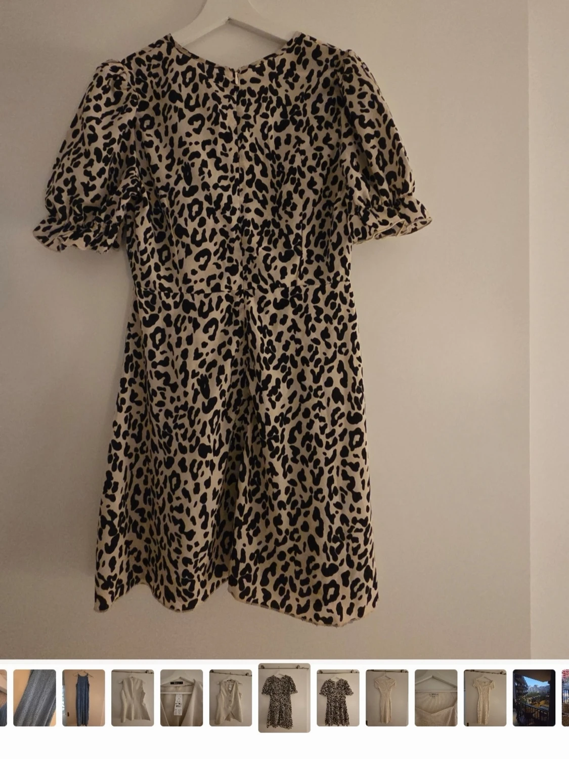 Leopardmönstrad klänning med puffärm - 1