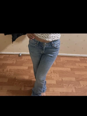 Bootcut jeans från gina - Bootcut från Gina, strl 32 aldrig använd 