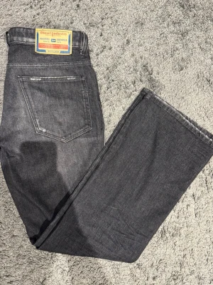 Diesel d-buck jeans - Diesel d-buck jeans i nyskick.