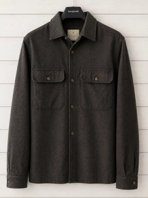 Jack & Jones overshirt  - En riktig snygg overshirt från Jack & Jones.          Den är i mycke bra skick/nytt skick.                  Passar perfekt nu när sommaren börjar ta slut och de blir lite kallare!                                             Skriv gärna vid några frågor! 