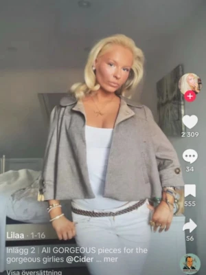Höst kappa  - Intressekoll på denna SUPERFINA JACKA/KAPPA!!💕💕nyköpt och aldrig använd men den har ingen prislapp, och köpte kappan för 580kr💕