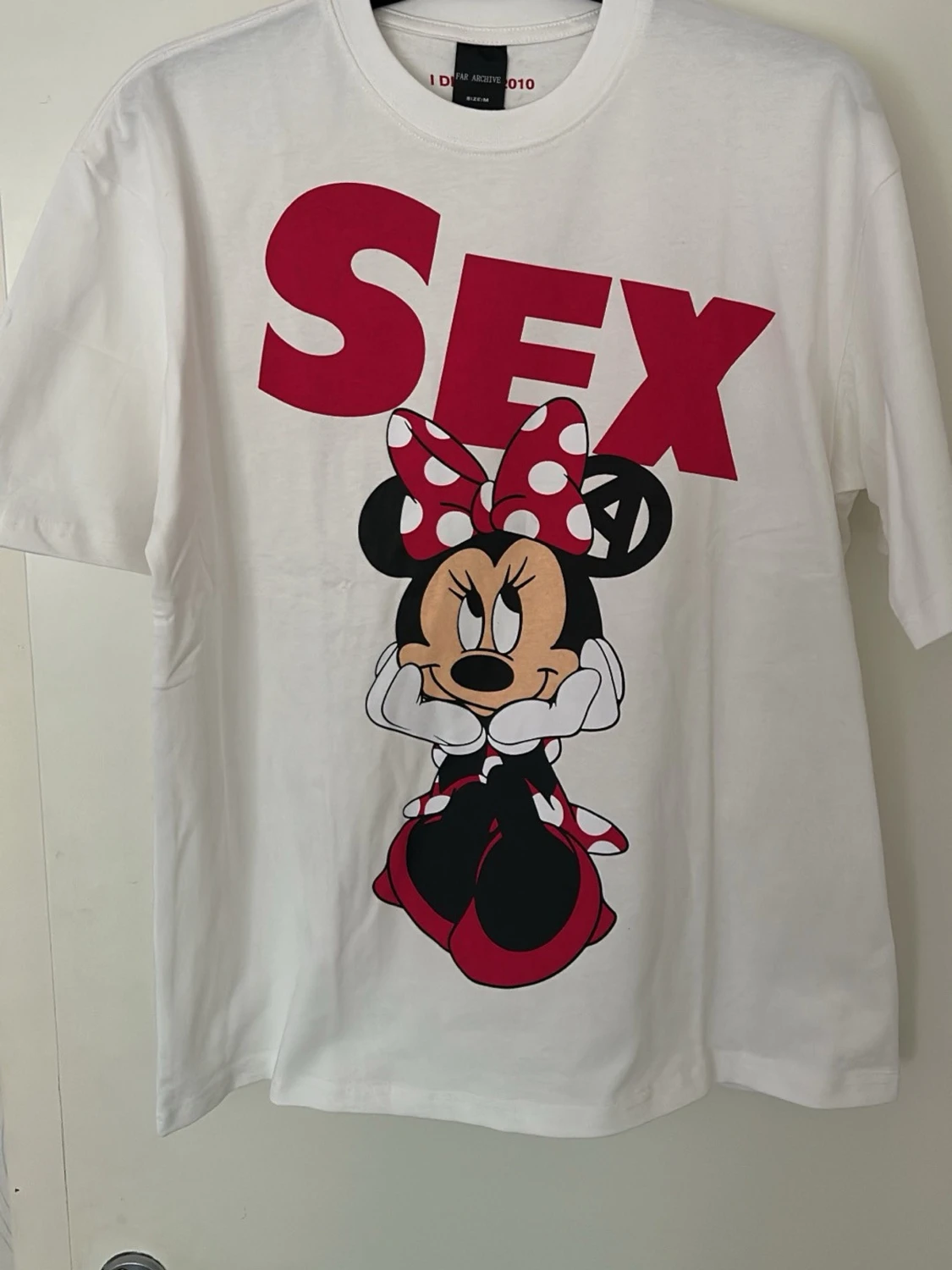 Vit t-shirt med Minnie Mouse-tryck
