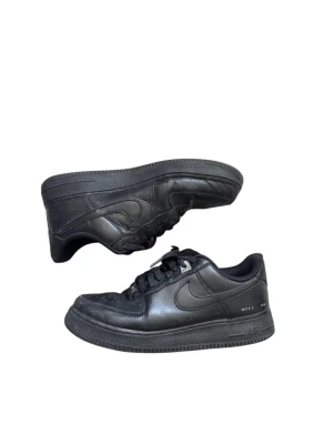 alyx 1017 air force 1 "black" - alyx 1017 air force 1 "black"  size: 42EU . 8.5US  condition: 7/10  defects shown on picture 3 & 4  shipping within 24 hours