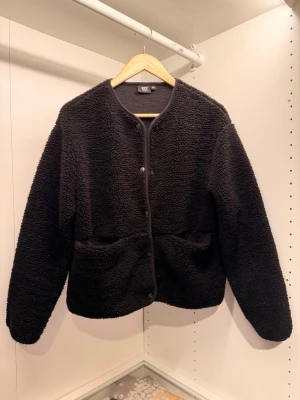 svart teddyjacka  - jätte skön svart teddy jacka ifrån lager157 🩷🩷 passar XS-M