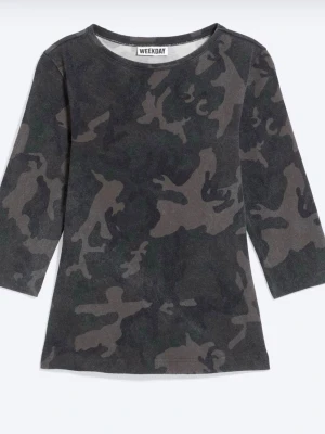 Weekday camo 3/4 tröja  - Jättefin helt ny camo 3/4 tröja ifrån Weekday, säljer då den va lite liten i storleken 