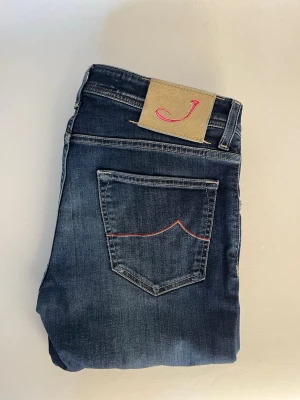 Jacob Cohen jeans  - Jacob cohen jeans i storlek w32. Skick 9/10. Kan gå ner i pris vid snabb affär! Använda extremt få gånger