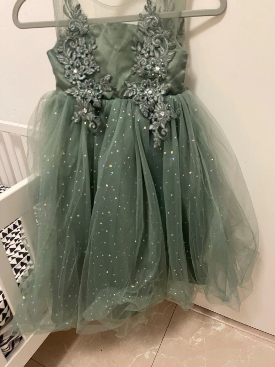 Grön glittrig prinsessklänning