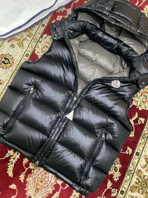 MONCLER BORMES VEST - 10/10 SKICK ALDRIG ANVÄND Storlek 1(S)