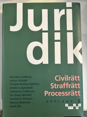 Juridik Civilrätt Straffrätt Processrätt - Kursbok i juridik med fokus på civilrätt, straffrätt och processrätt. Boken har grön hårdpärm med vit och orange text och är skriven av flera författare. Upplaga 8 från Sanoma utbildning. Perfekt för juridikstudier på universitet eller högskola.