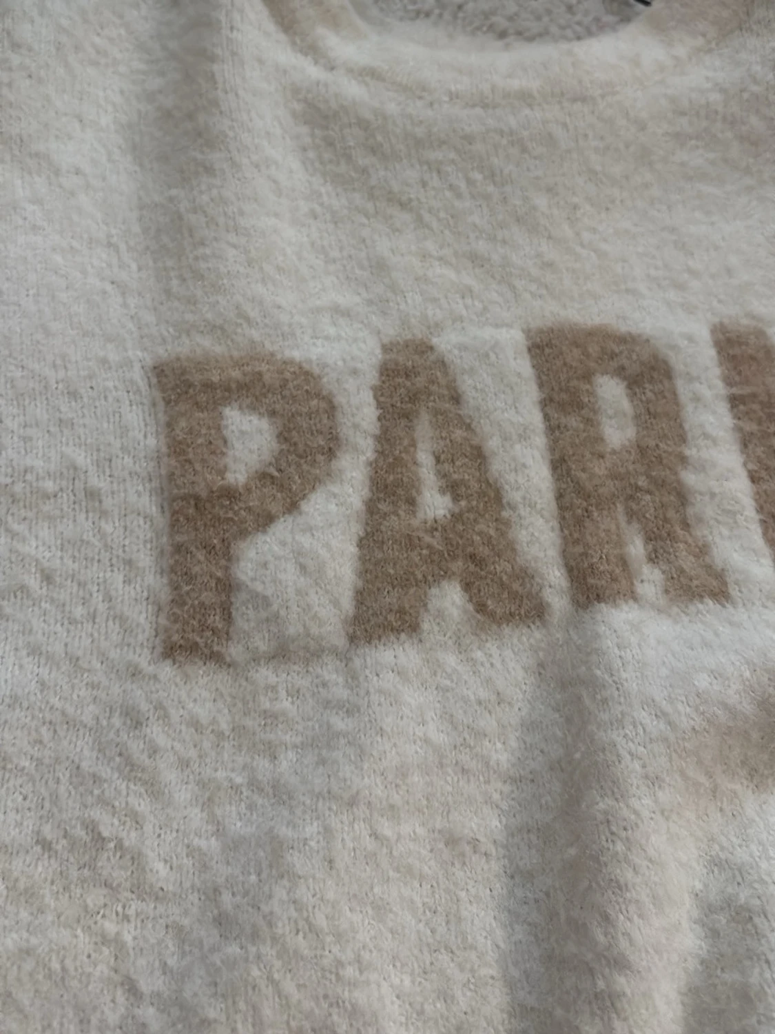 Vit stickad tröja med PARIS-tryck - 2
