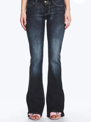 Cheap Monday jeans  - Säljer dessa Cheap Monday – Booty Bei – Mörkblå bootcut-jeans med stretch och låg midja. Dessa är helt oanvända och i st 28/32