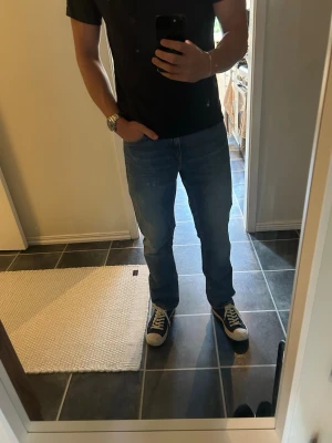 Nudie jeans 32x32 NYSKICK - Nudie Jeans i NYSKICK. Använda 2-3 gånger W32 L32. ”Gritty Jackson day dreamer” skriv om du har fler frågor! 