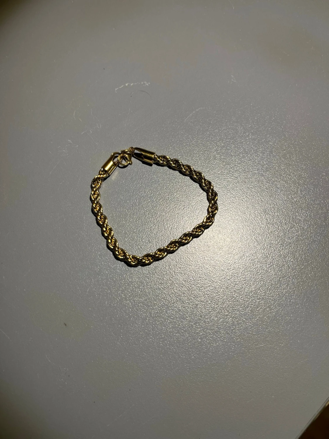 Guldfärgat cordellarmband