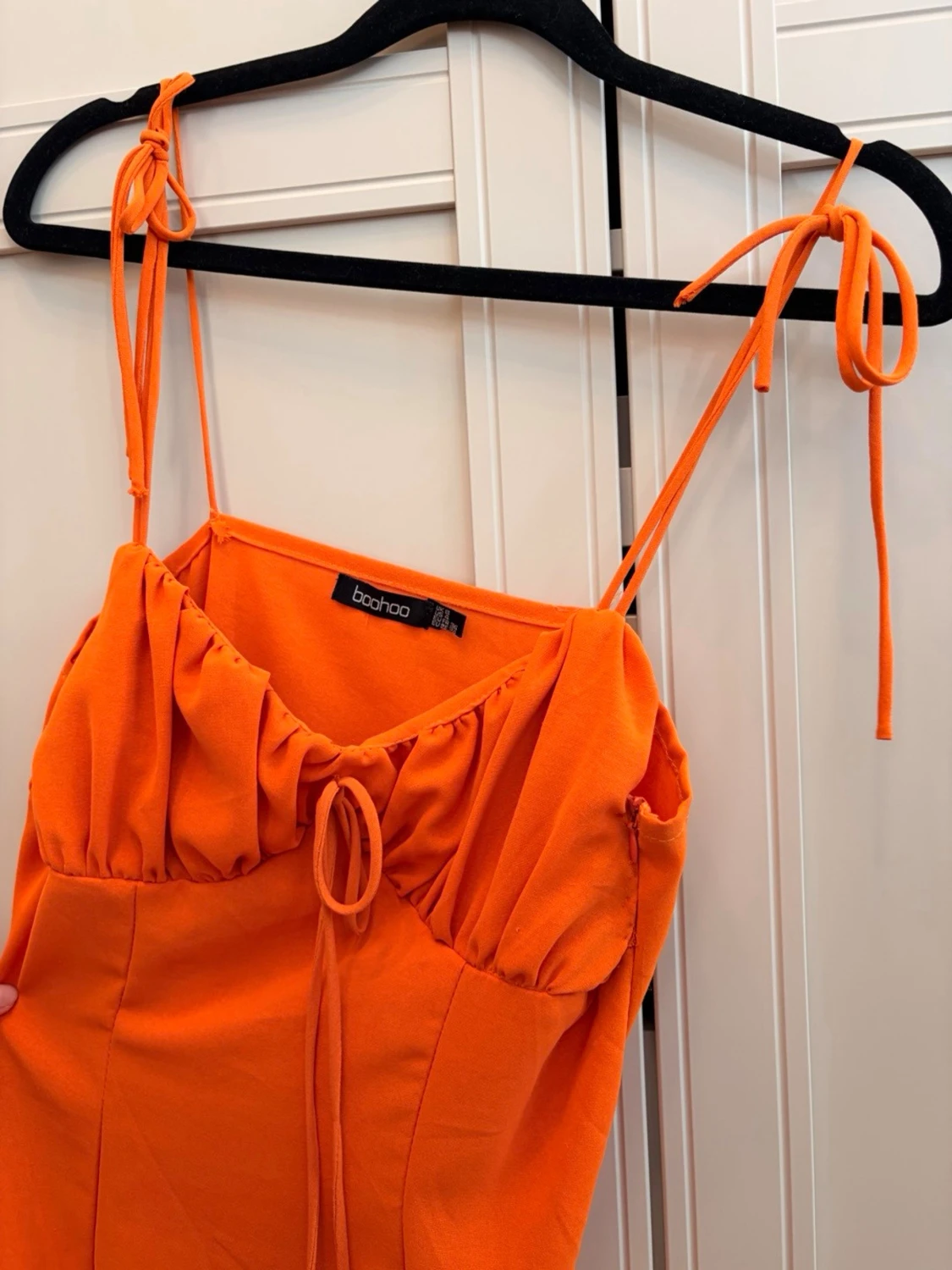 Orange kort klänning med knytband - 5