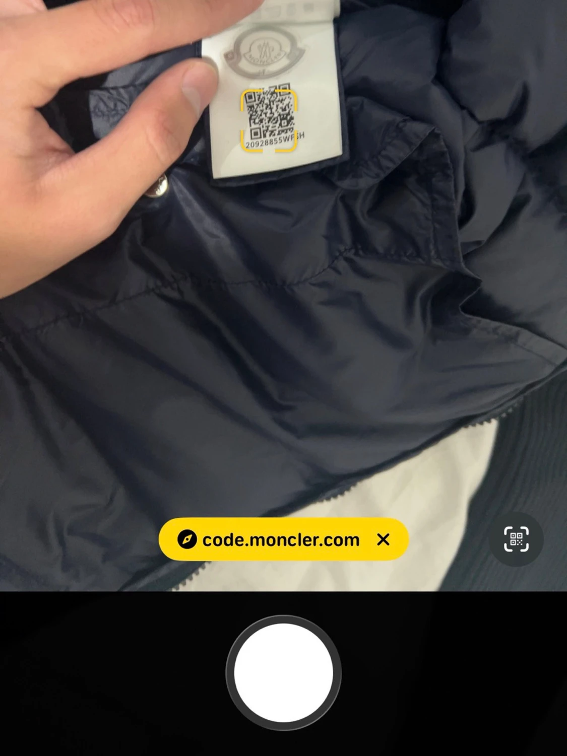 Mörkblå dunväst från Moncler - 1