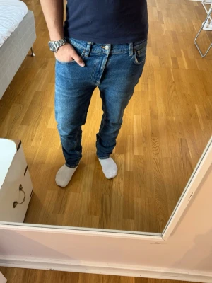 Nudie jeans Lean Dean  - Nudie Jeans | skick 9/10 | Storlek 33/32 | Pris - 599kr | Modellen är ca 180cm lång | Hör av dig vid minsta fråga eller fundering!!