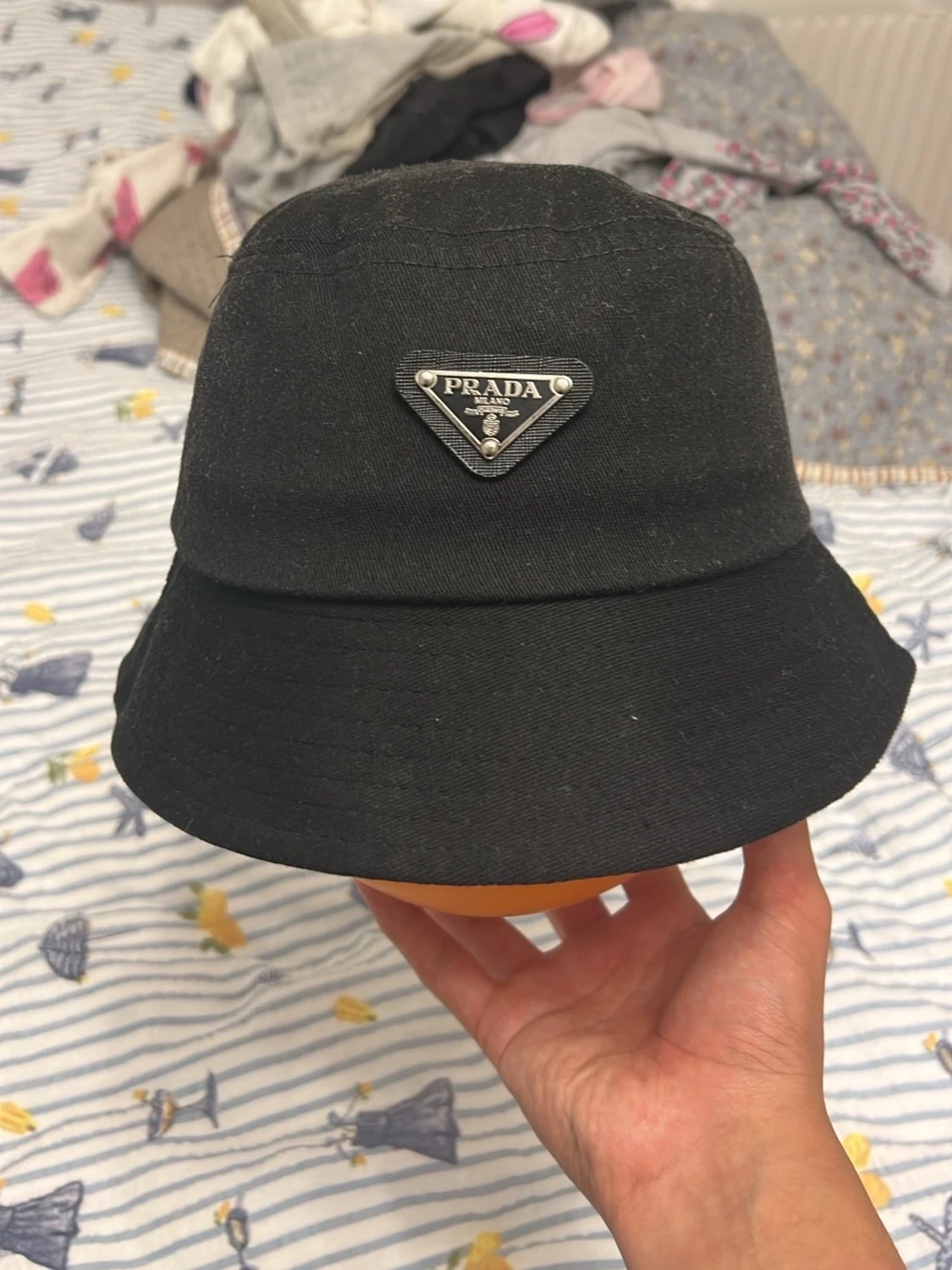 Svart bucket