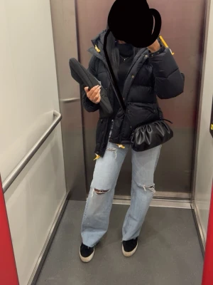 byta fjällräven jacka  - undrar och någon skullle vara intresserad av att byta mitt svarta fjällräven jacka i storlek S dam till en mörkgrön i storlek S dam!😊