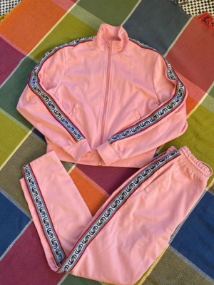 Cool Tracksuit storlek xs - Cool Tracksuit storlek xs! 